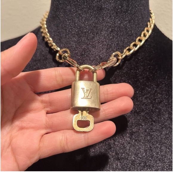 Louis Vuitton lucky #306 Lock and Key Brass Gold- includes chain - Picture 3 of 5